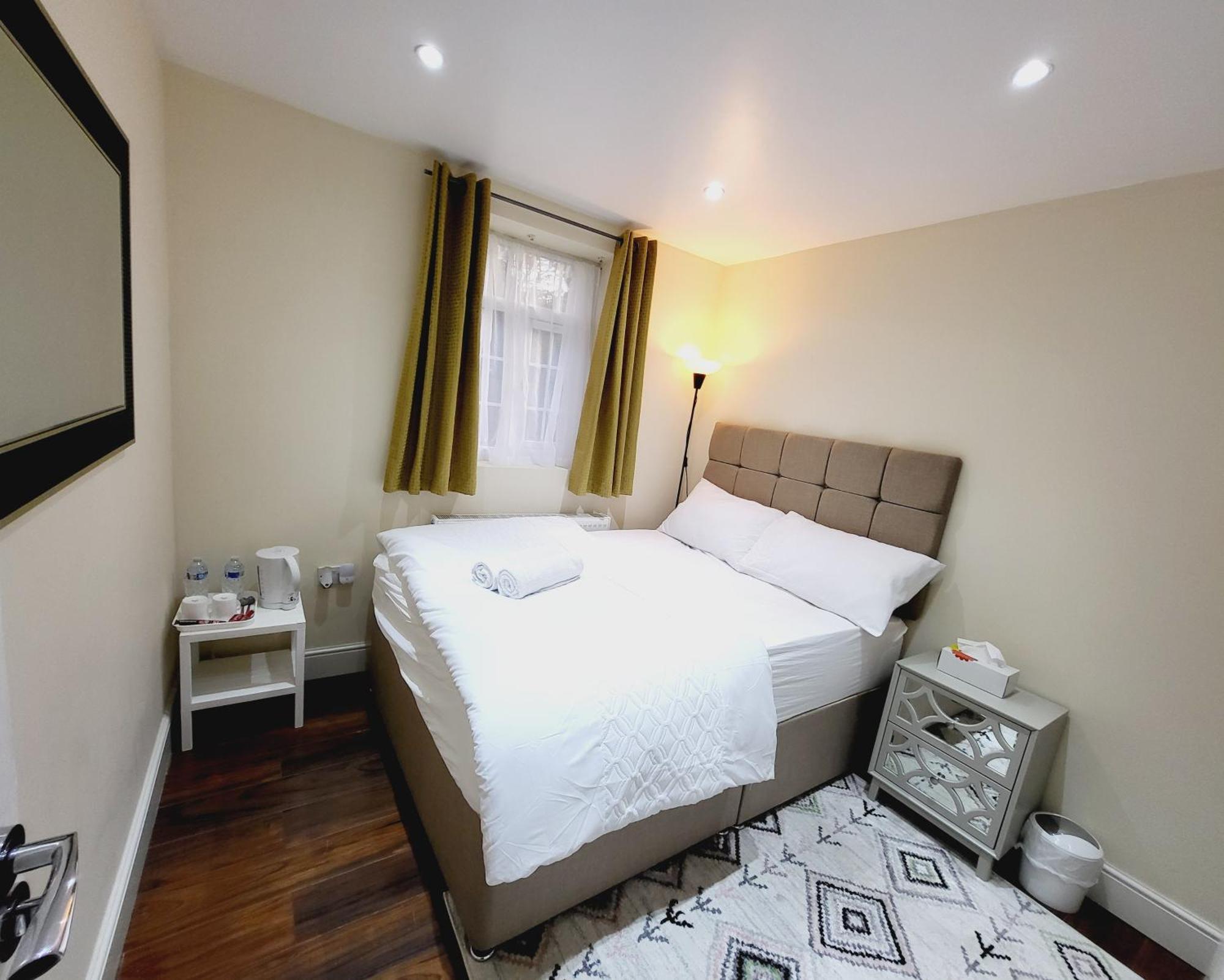 Nest & Rest En-suite Homestay Ashford (Surrey)