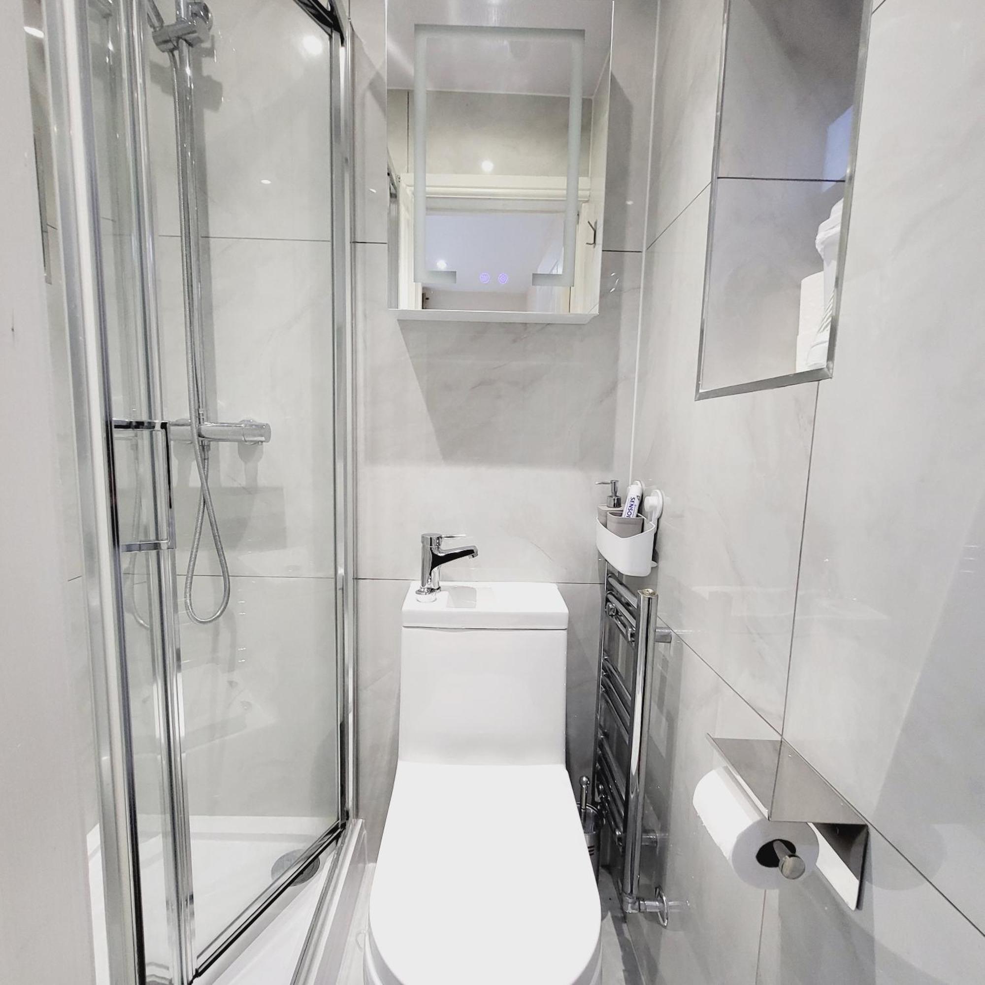 Nest & Rest En-suite Ashford (Surrey)