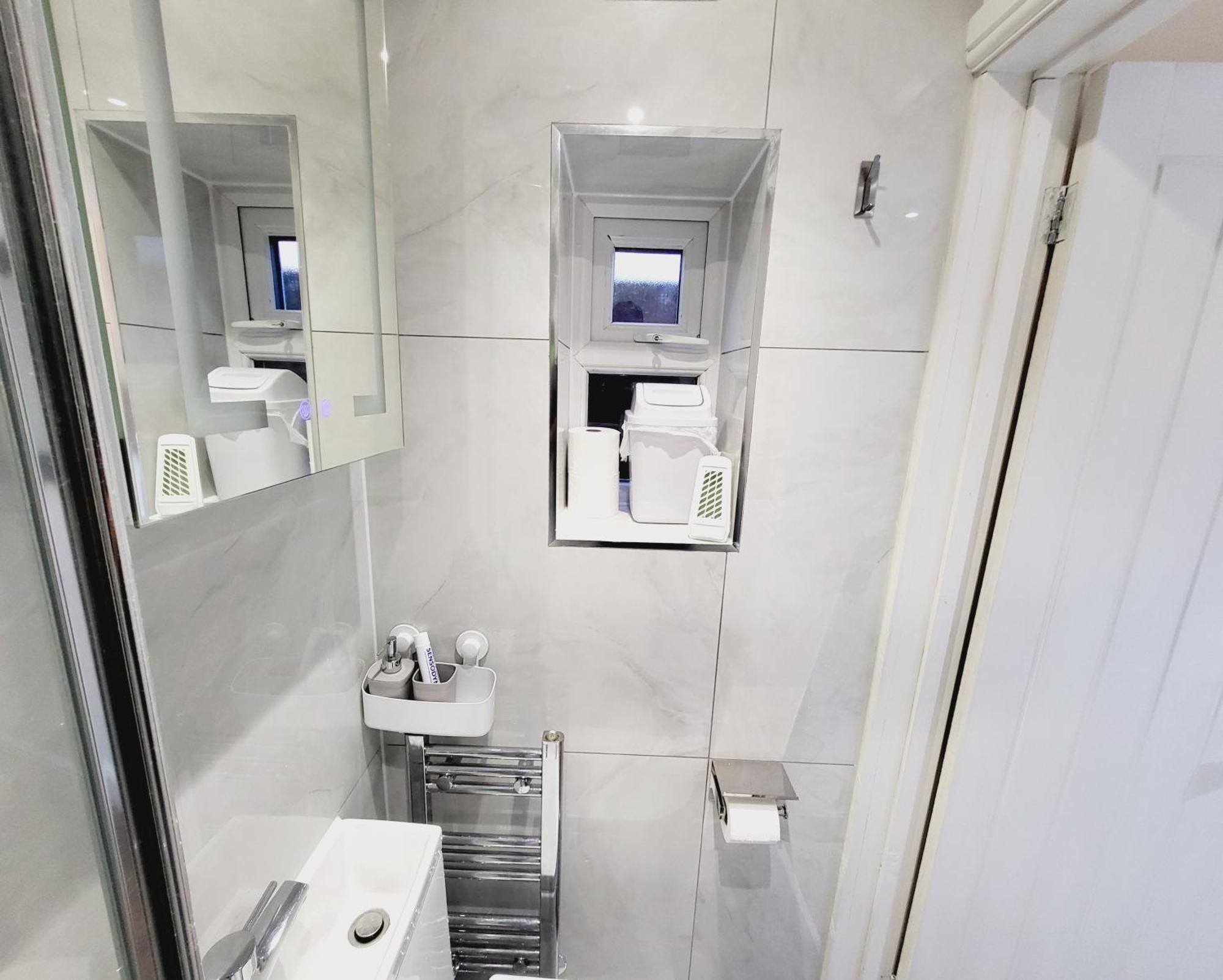 Homestay Nest & Rest En-suite Ashford (Surrey)