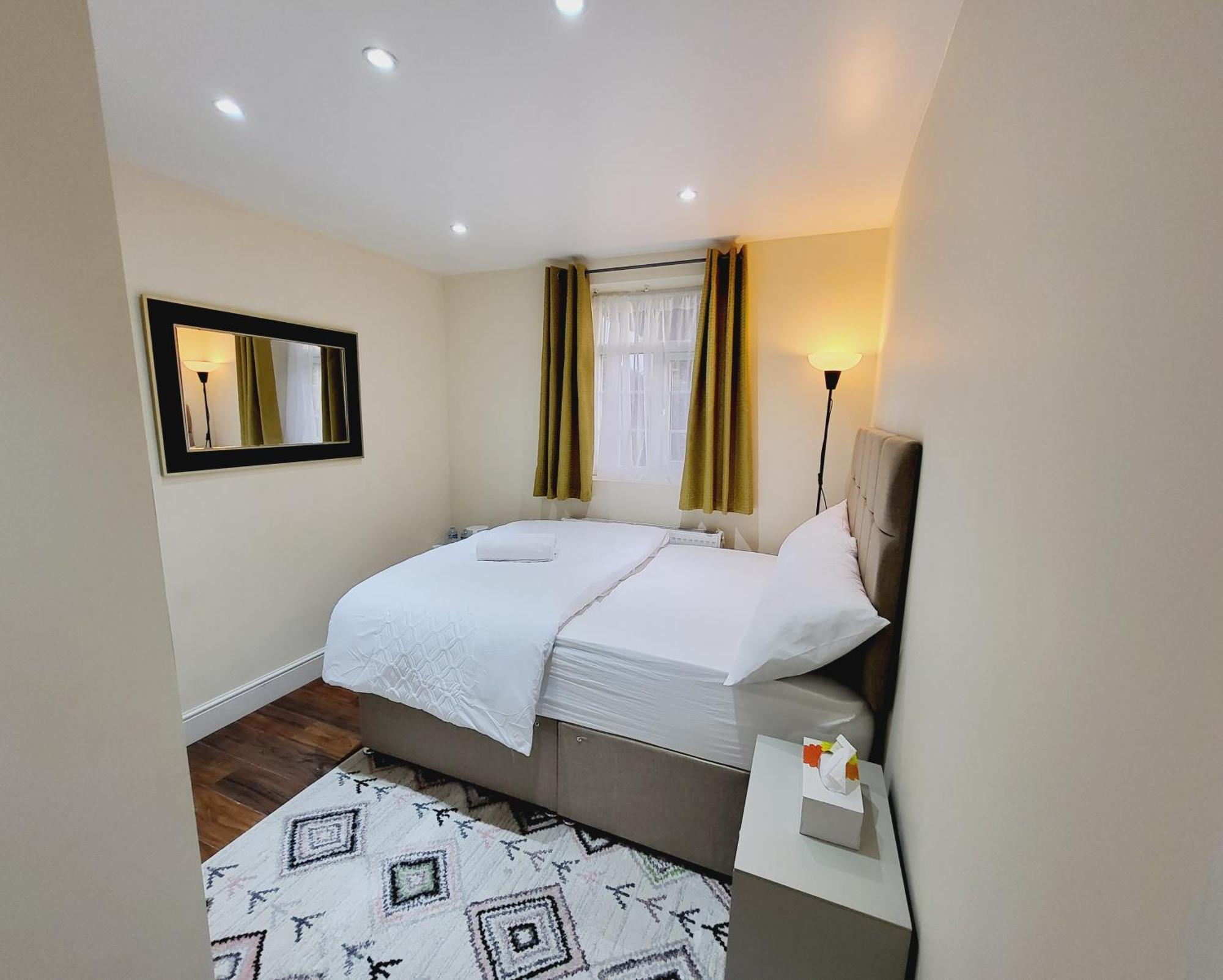 Homestay Nest & Rest En-suite Ashford (Surrey)